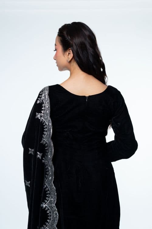 ROSE: A velvet Kurtha set 